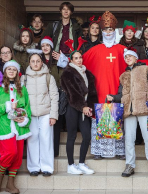 Świąteczni bohaterowie w akcji. Serca młodych dla rodzin i seniorów [ZDJĘCIA]
