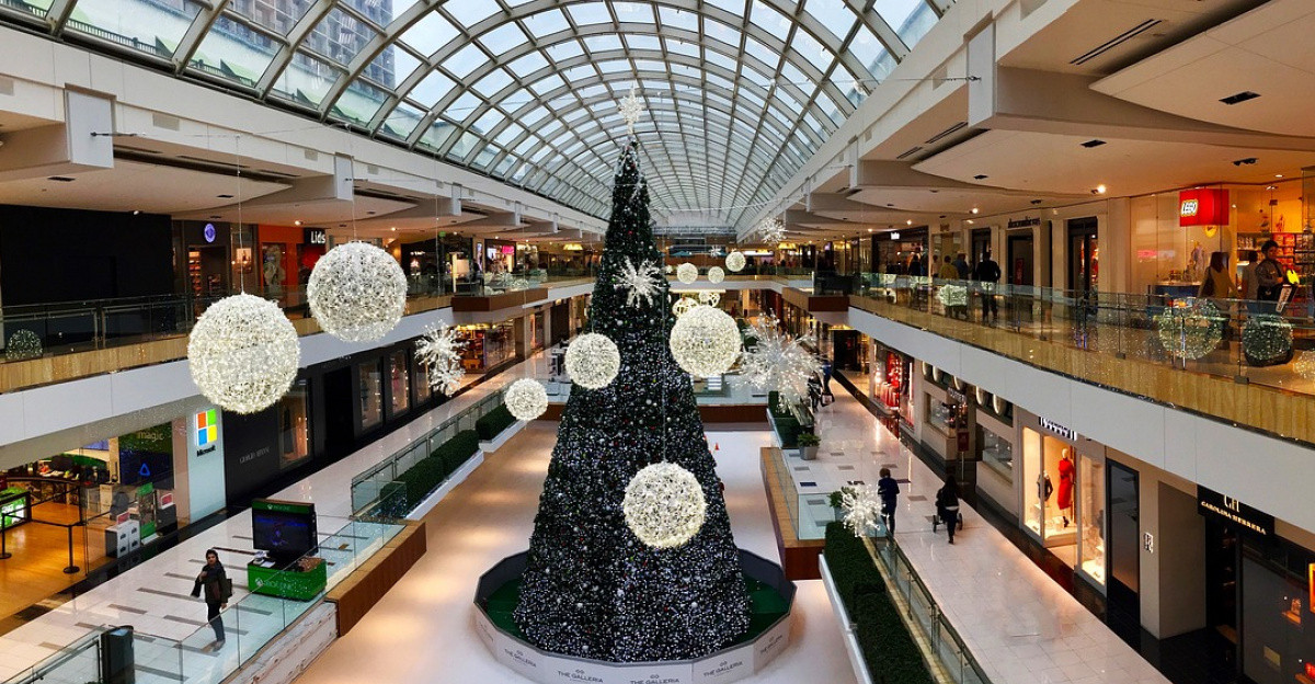Bezpieczne zakupy świąteczne. Policja ostrzega przed oszustami