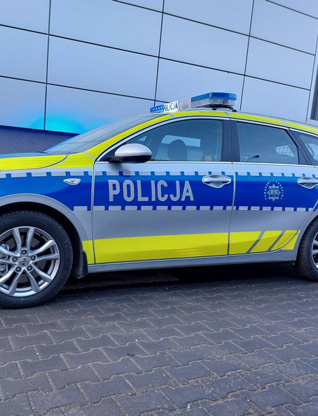 Chwile grozy w Krośnie. 2,5-latka uwięziona w samochodzie, policjanci ruszyli na ratunek!