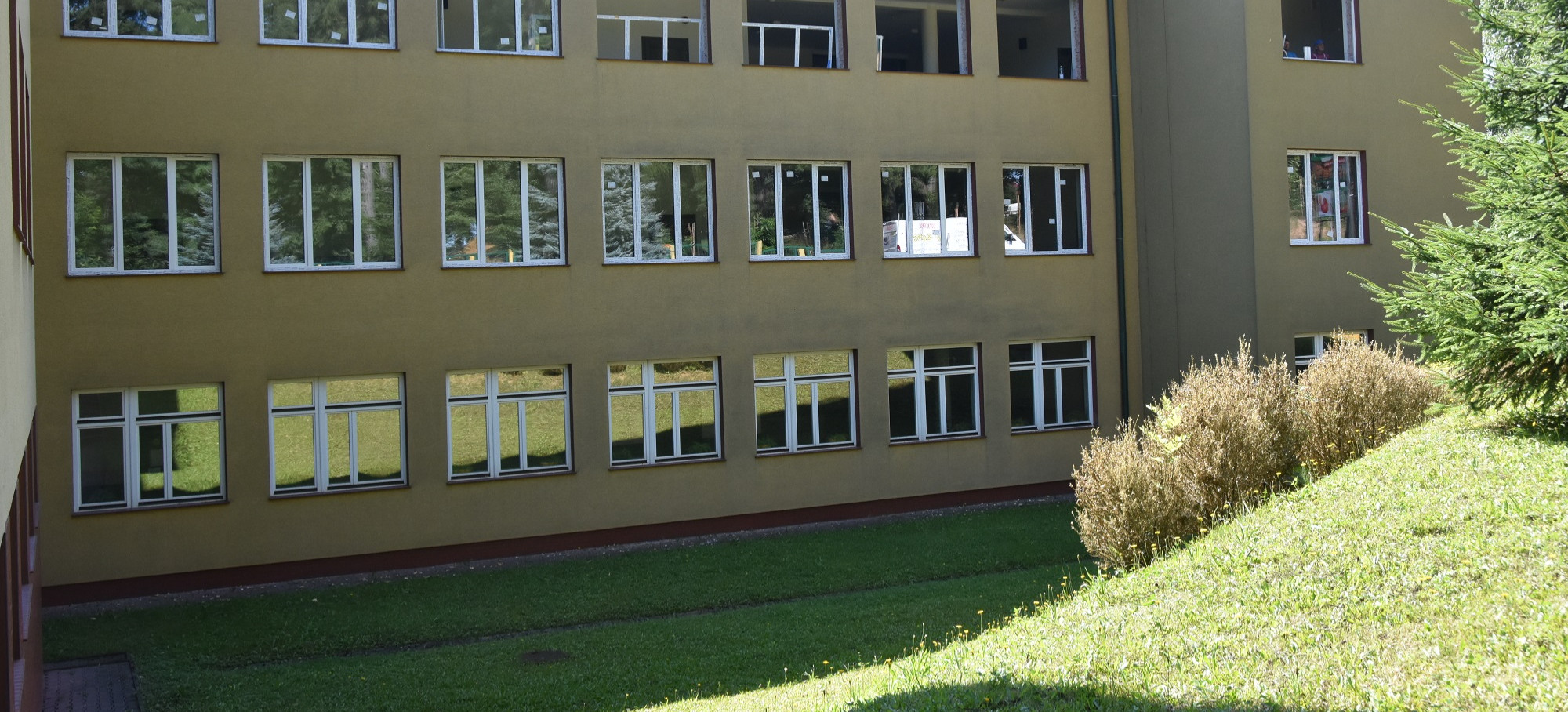 GMINA BRZOZÓW: Inwestycja w oświatę i oszczędność