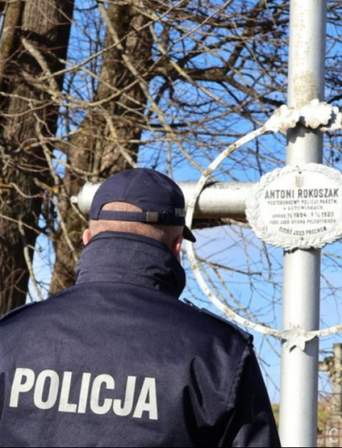 POWIAT BIESZCZADZKI: Policjanci oddali hołd poległym funkcjonariuszom