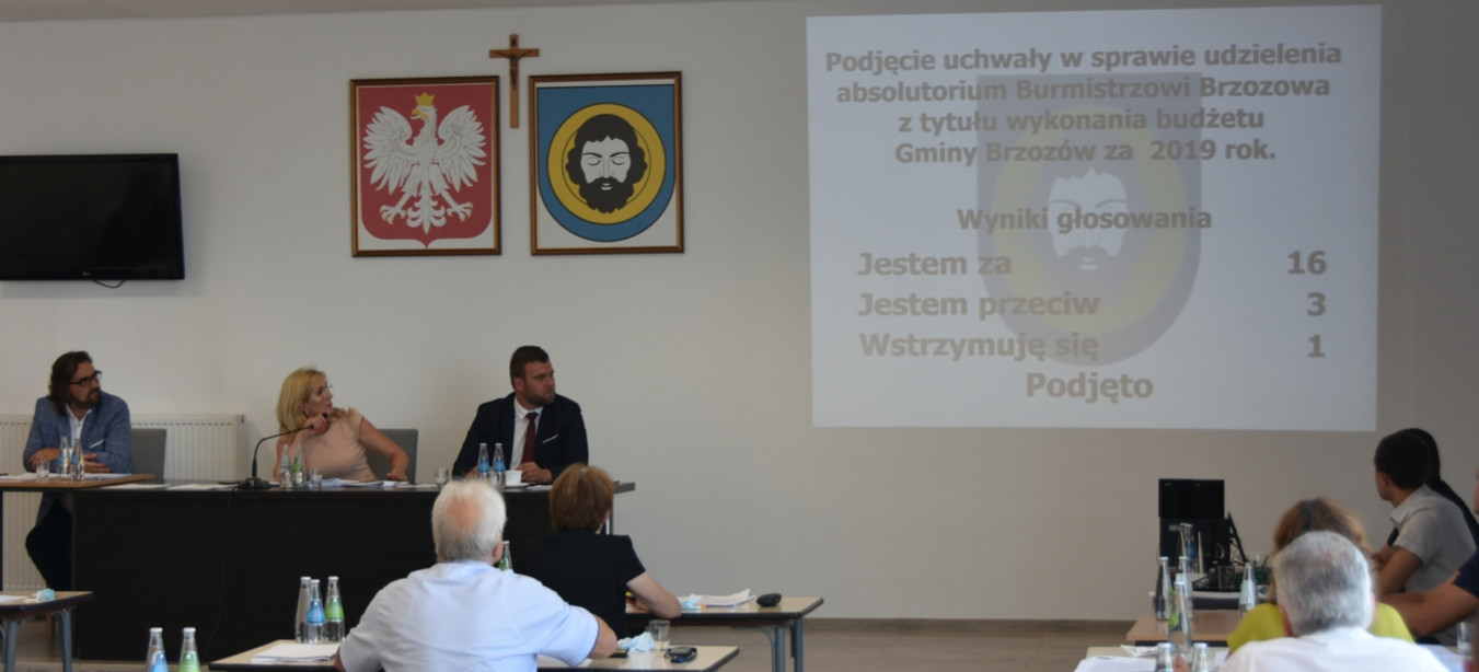 BRZOZÓW: Burmistrz z absolutorium i wotum zaufania (VIDEO, FOTO)