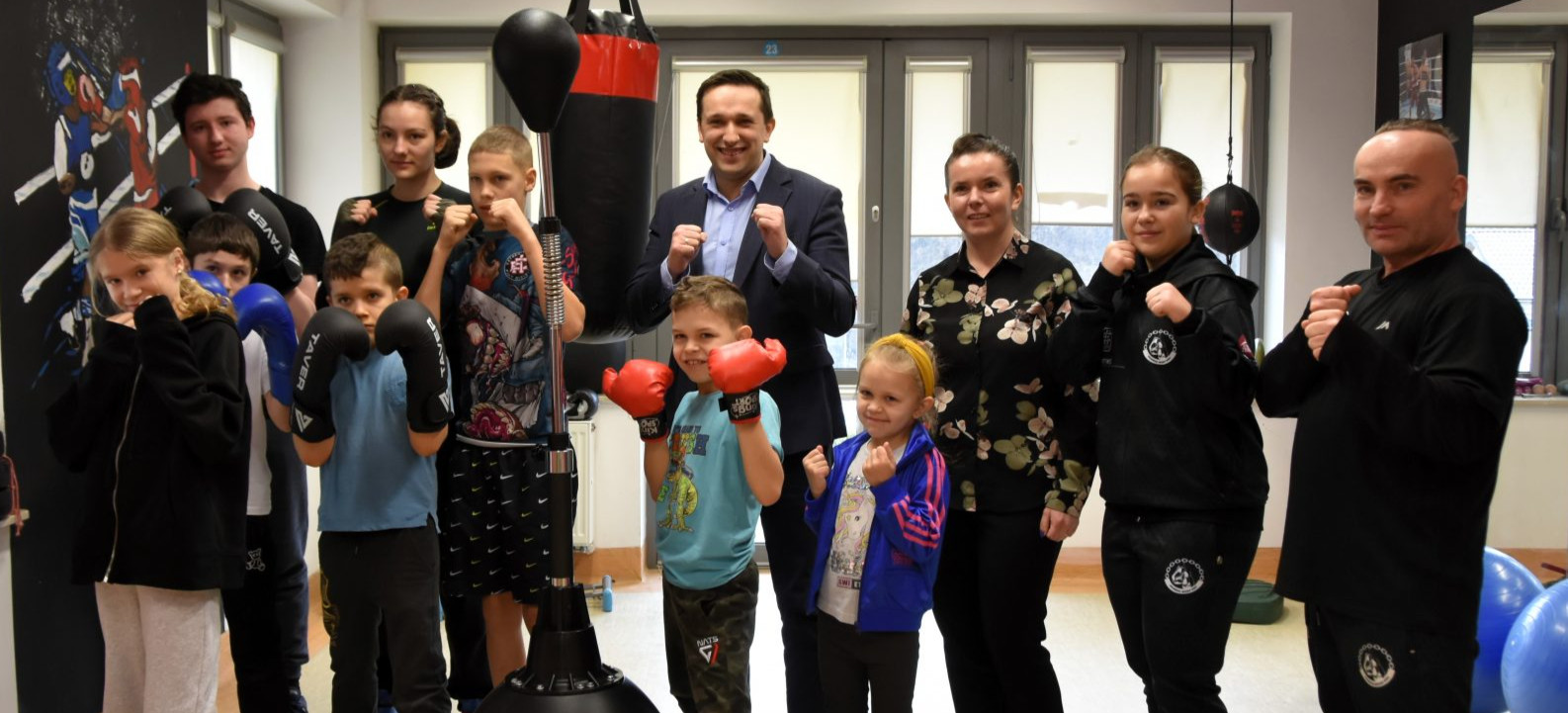 Nowy sprzęt sportowy dla dzieci i młodzieży trenujących boks