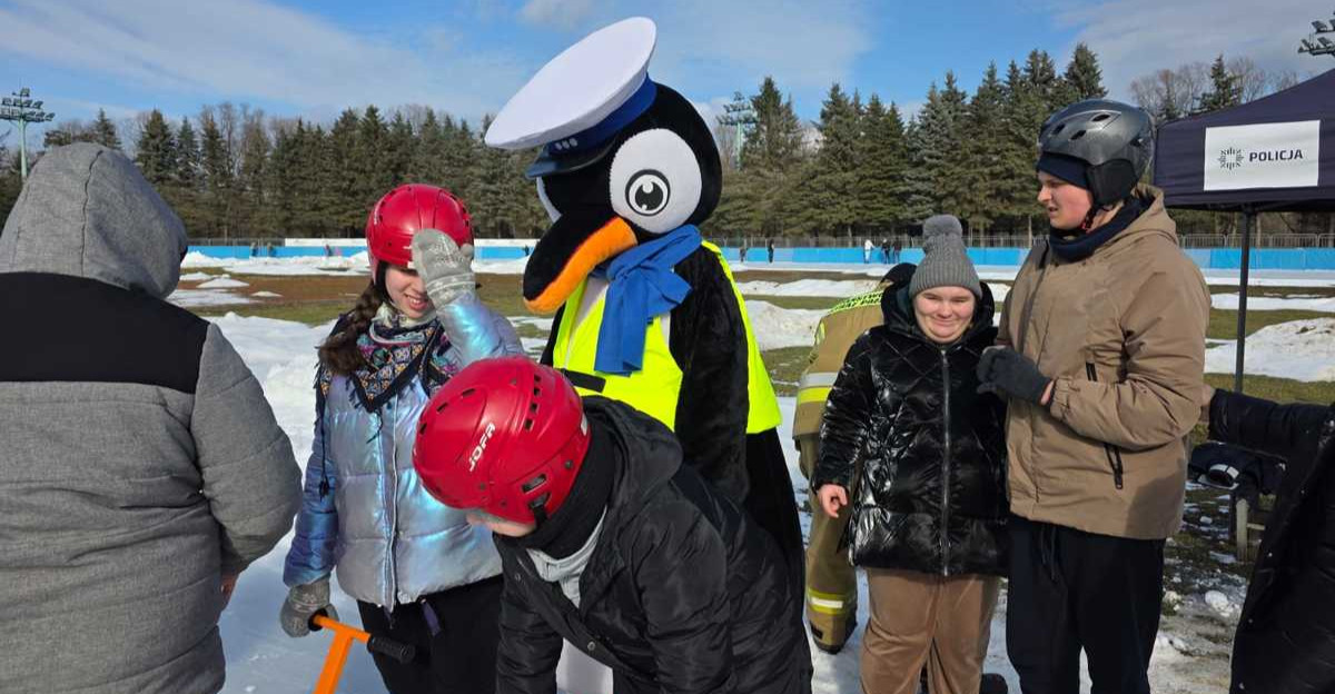 SANOK: Bezpieczne ferie na torze lodowym [ZDJĘCIA]