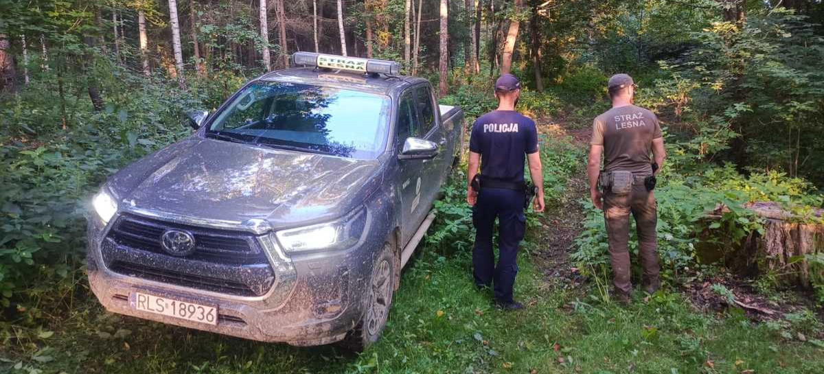 Kontrole w lasach. Mundurowi i leśnicy przeciw nielegalnym wjazdom quadów i off-roadów