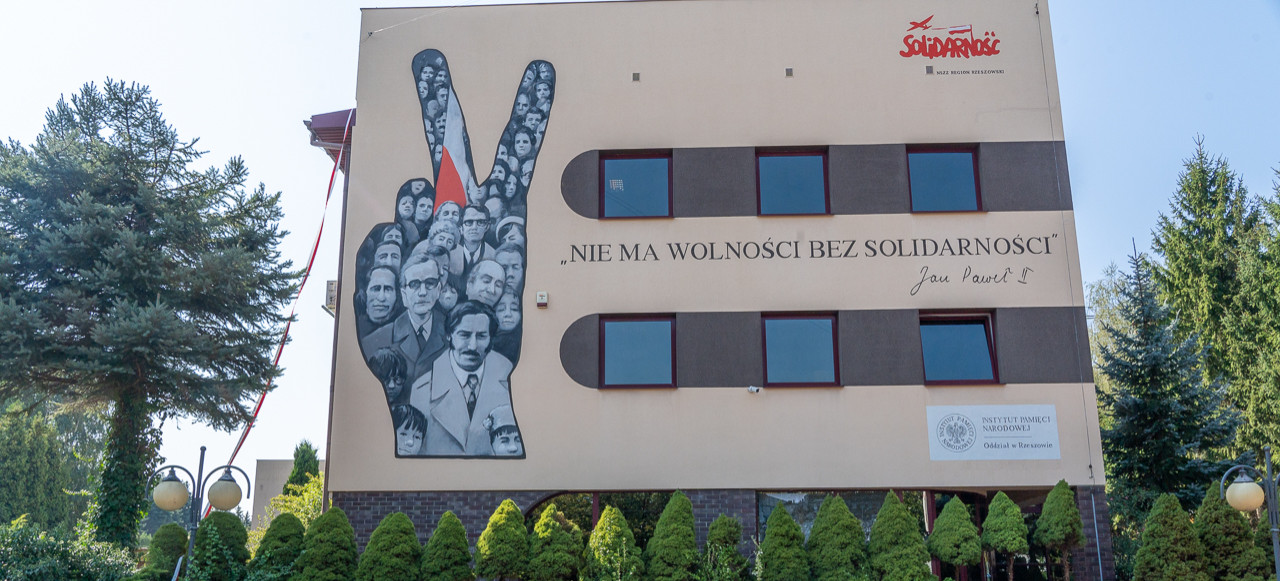 W Rzeszowie odsłonięto mural „Nie ma wolności bez Solidarności” (ZDJĘCIA)