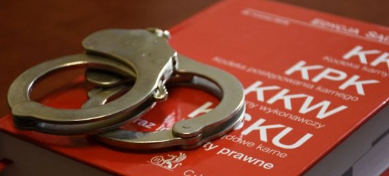 Zabrali torebkę i zaczęli płacić cudzą kartą