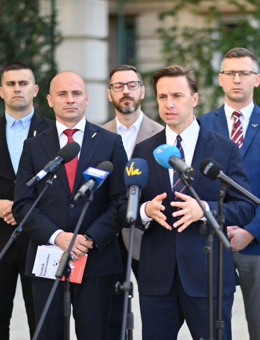 ALERTY RCB MASOWO WYCISZANE? Konfederacja krytykuje system ostrzegania. „To jest kabaret” [VIDEO]