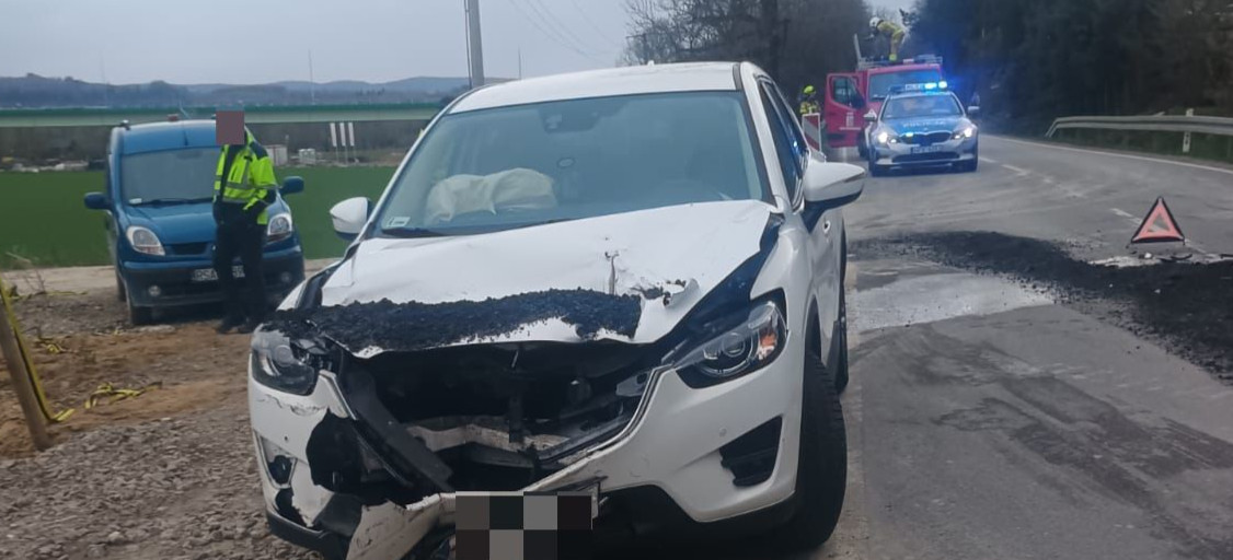 NIEWISTKA: Zderzenie osobówki z pojazdem ciężarowym