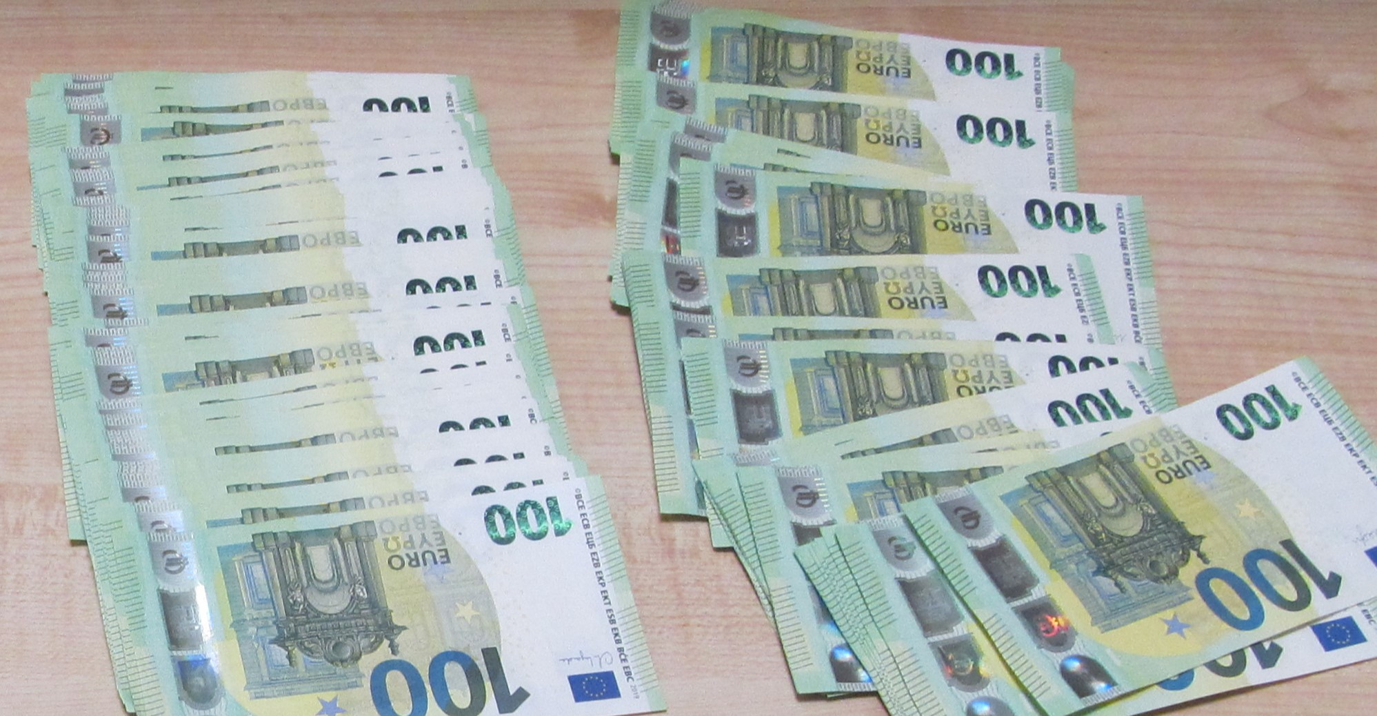 Ukryły fortunę pod ubraniami. Zdradziły je nowoczesne skanery