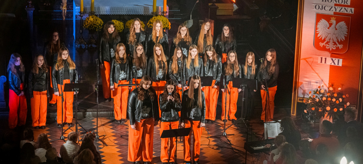 Sanok śpiewa dla Ojczyzny. Wzruszający koncert patriotyczny w Kościele Farnym [VIDEO, ZDJĘCIA]