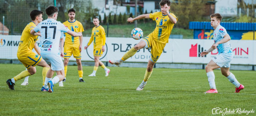 Nieudany wyjazd do Dębicy. Ekoball Stal Sanok przegrywa Iglopolem [ZDJĘCIA]