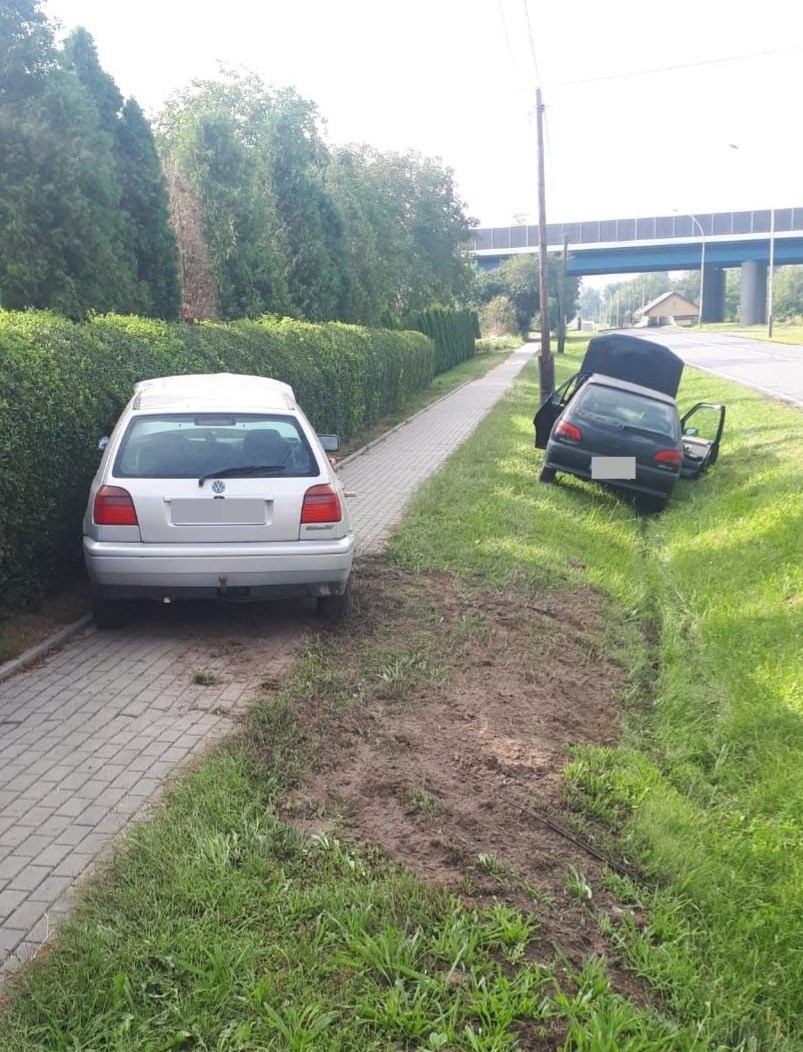 PRZEWORSK. Nieprawidłowy manewr wyprzedzania kierowcy volkswagena. Poszkodowana 48-letnia kobieta (ZDJĘCIA)