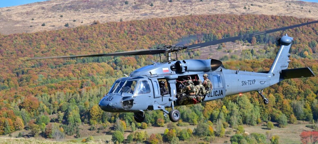 Policyjni kontrterroryści ćwiczyli w Bieszczadach. W akcji śmigłowiec Black Hawk (VIDEO, ZDJĘCIA)
