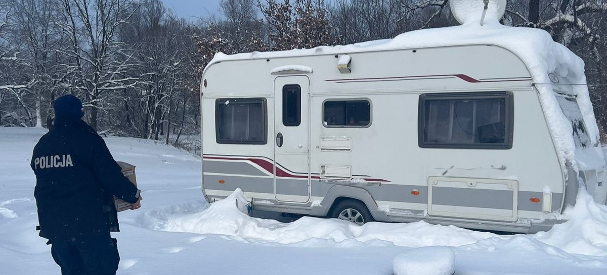 Dzielnicowi nie zostawiają nikogo bez pomocy. Policyjne wsparcie podczas mrozów