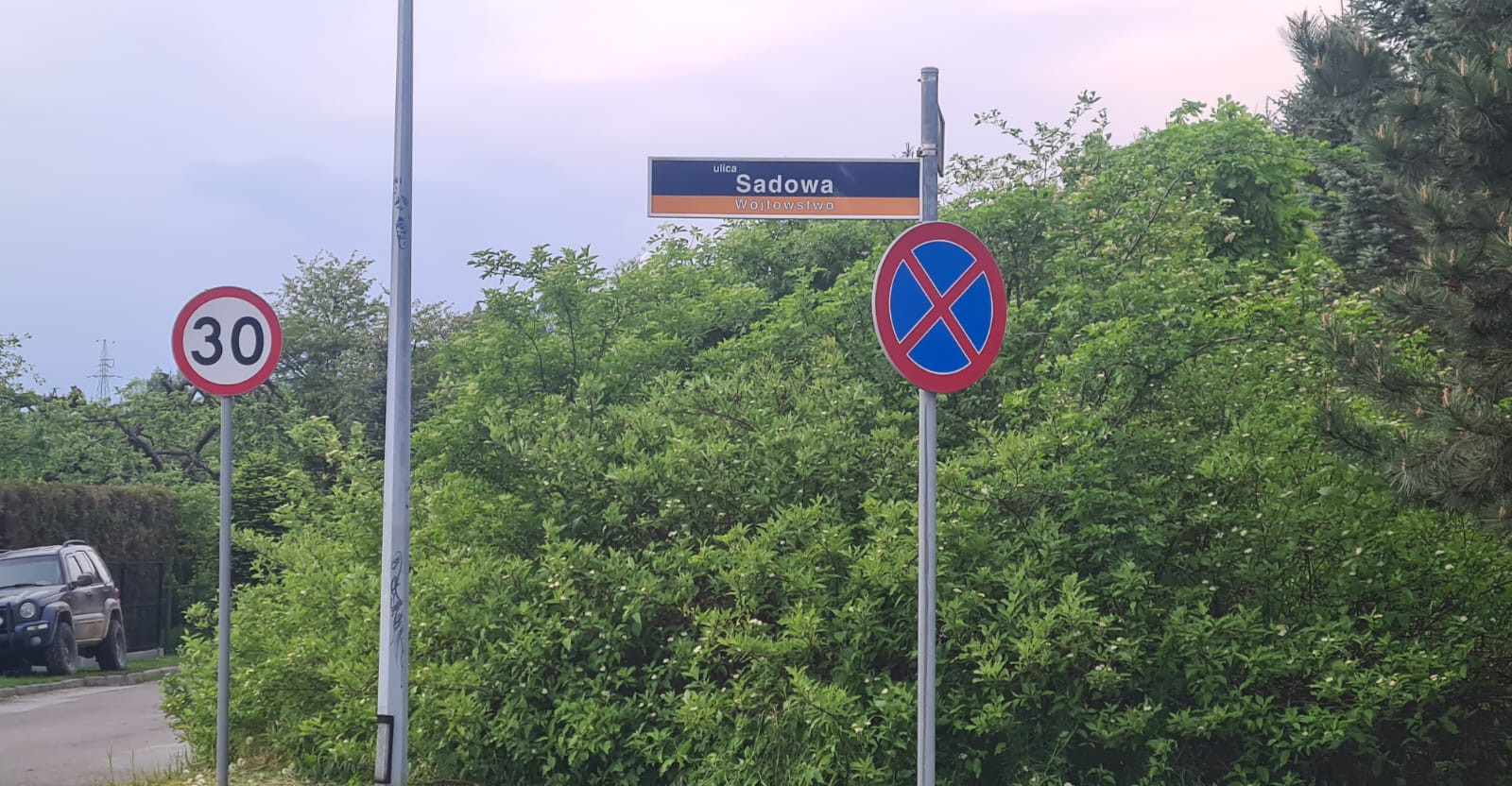 SANOK: Dramatyczne sceny na ul. Sadowej. Mężczyzna wyskoczył z czwartego piętra