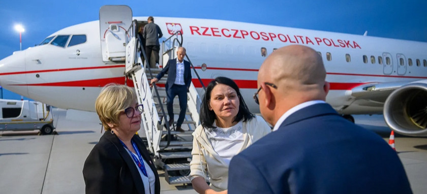 Samolot wylądował wieczorem w Jasionce. Na pokładzie byli poszkodowani w tragicznym wypadku