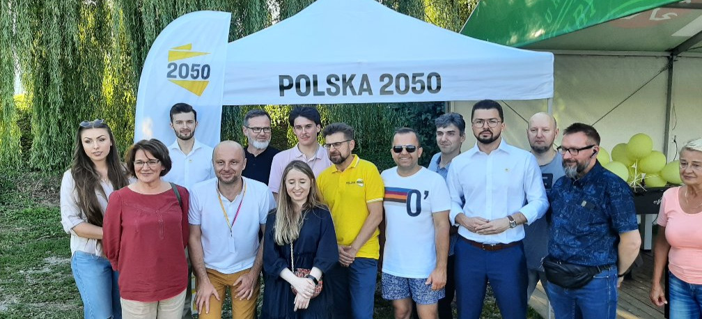 Polska 2050 Szymona Hołowni w Rzeszowie z akcją “Poznajmy się” (FOTO)