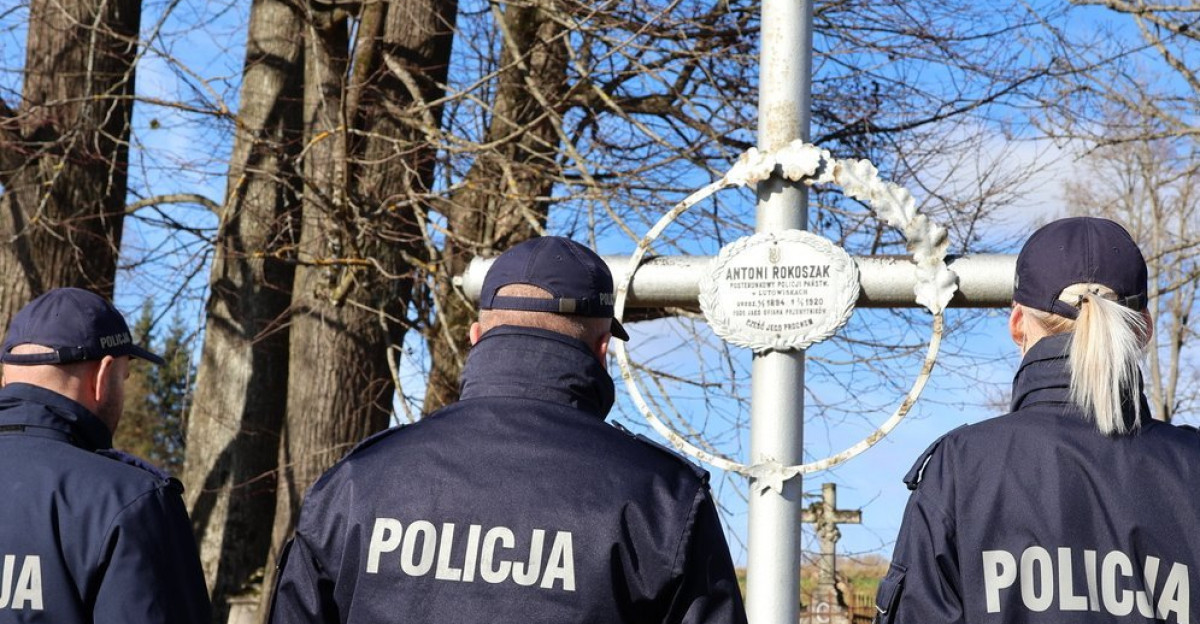 POWIAT BIESZCZADZKI: Policjanci oddali hołd poległym funkcjonariuszom