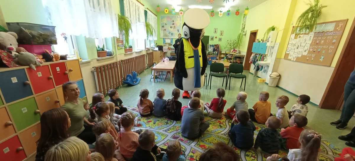 Pingwin Stefan uczy pierwszoklasistów zasad bezpieczeństwa [ZDJĘCIA]
