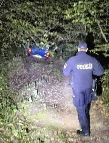 BIESZCZADY. Przez błędną nawigację utknęła w leśnej pułapce