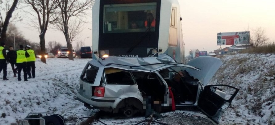 RZESZÓW: Zmarła 19-latka ranna w zderzeniu z szynobusem