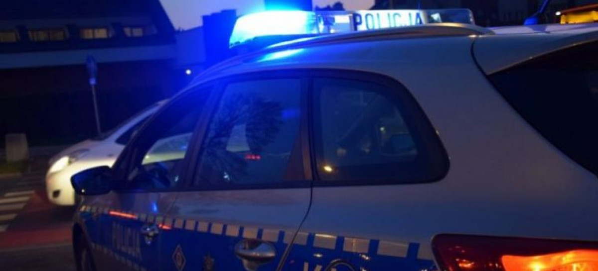 Z SANOKA DO HOCZWI: Pijani wylądowali w rowie po kradzieży samochodu i alkoholu