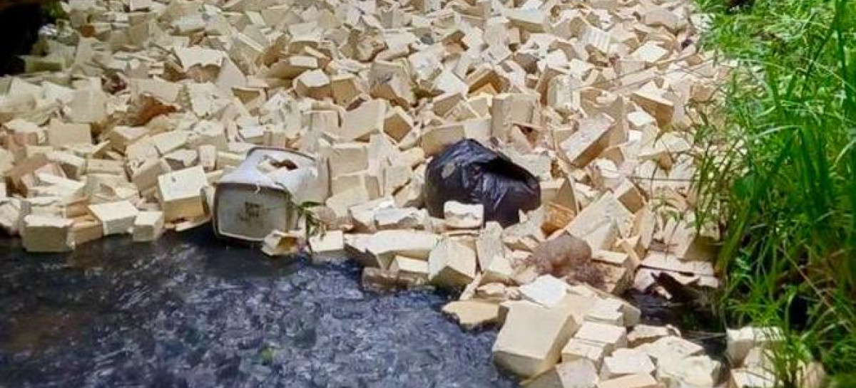 Zanieczyszczenie rzeki Magierki w Izdebkach. Policja zatrzymała podejrzanego