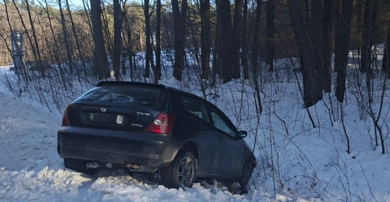 Skrajnie pijany wsiadł za kółko! 31-latek z 4 promilami rozbił hondę