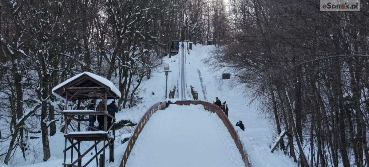 Trening skoczków w Strachocinie. Widowiskowe próby pod Sanokiem [VIDEO, ZDJĘCIA]
