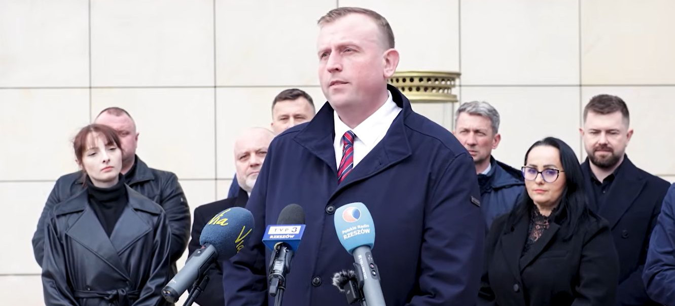 Spór o piece na Podkarpaciu. Tysiące podpisów pod wnioskiem o zniesienie ograniczeń [VIDEO]