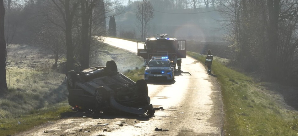 Weekendowa plaga pijanych kierowców. Dachowanie, Ford w rowie i drogowa recydywa
