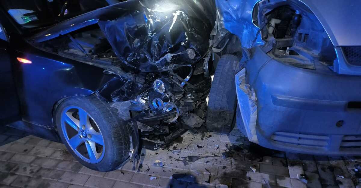 PODKARPACIE. Stracił panowanie nad BMW i rozbił trzy auta. 27-latek groził mundurowym!