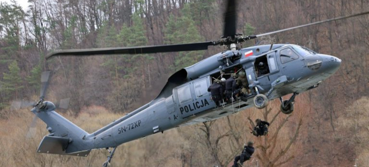 BIESZCZADY: Black Hawk w akcji. Ćwiczenia bojowe policyjnych kontrterrorystów [ZDJĘCIA]