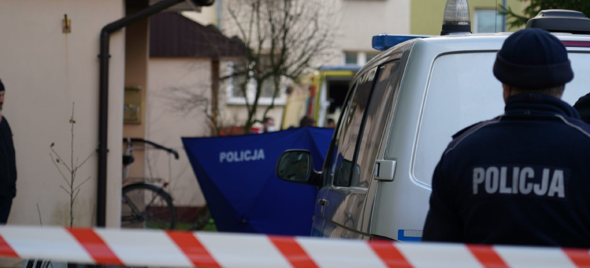 Prokuratura wszczęła dwa śledztwa po tragicznych wydarzeniach w Sanoku. Nie żyją 69-letnia kobieta i jej syn, czterech funkcjonariuszy rannych [VIDEO, ZDJĘCIA]