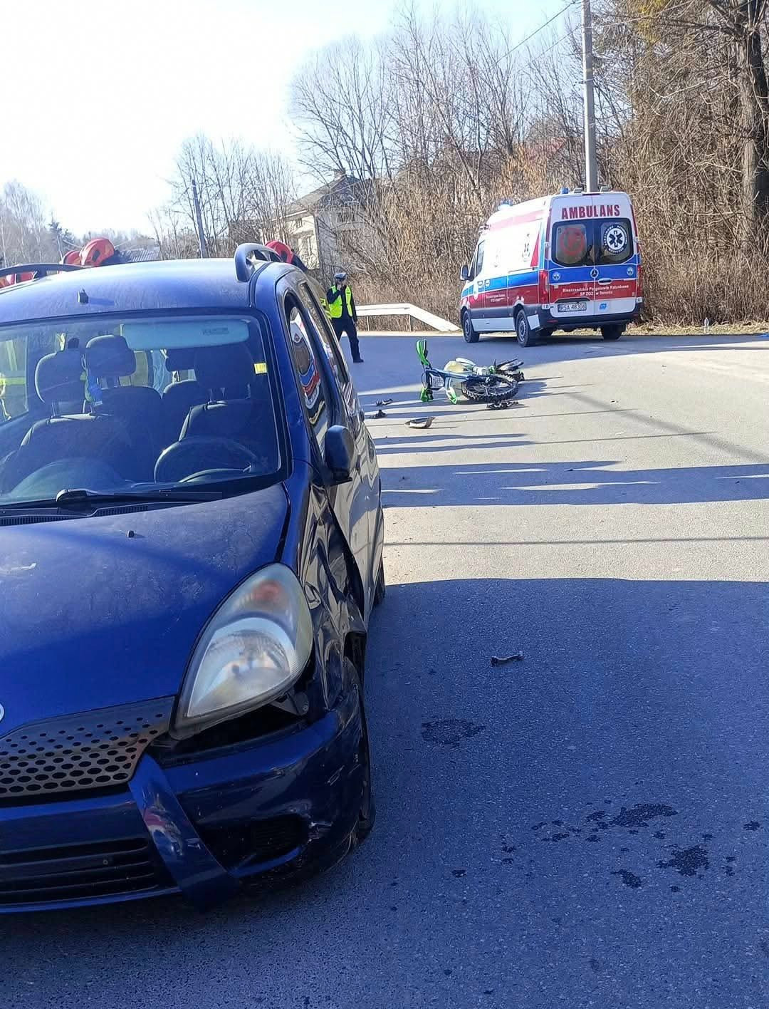 WYDRNA: 17-latek na crossie uderzył czołowo w toyotę [ZDJĘCIA]