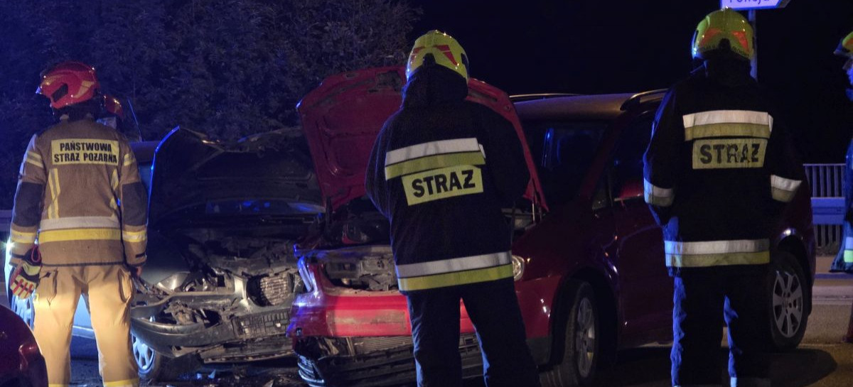 SANOK: Zderzenie dwóch samochodów na ul. Królowej Bony [ZDJĘCIA]