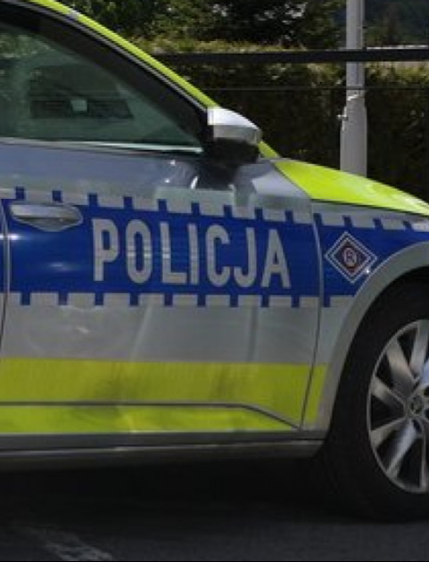 Policjanci z Ustrzyk Dolnych eskortowali rannego harcerza do szpitala