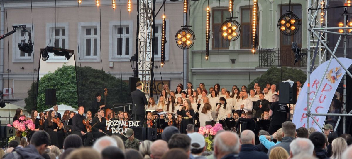 SANOK: Ponad 100 artystów na scenie! Koncert „Rozpaleni Duchem” już 24 maja