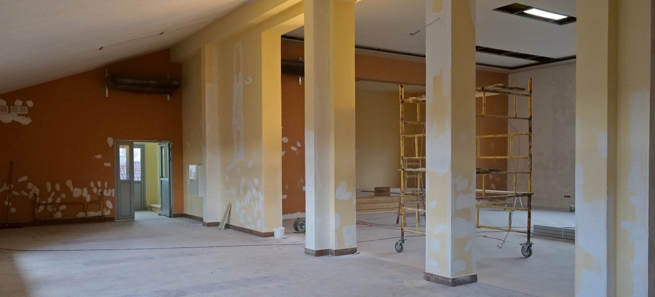 GMINA SANOK: Metamorfoza sali WDK w Niebieszczanach. Będzie nowocześnie i funkcjonalnie [ZDJĘCIA]