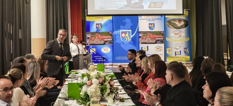 Konferencja „Dynów edukuje – rozwijając Powiat Rzeszowski ” w Dynowie