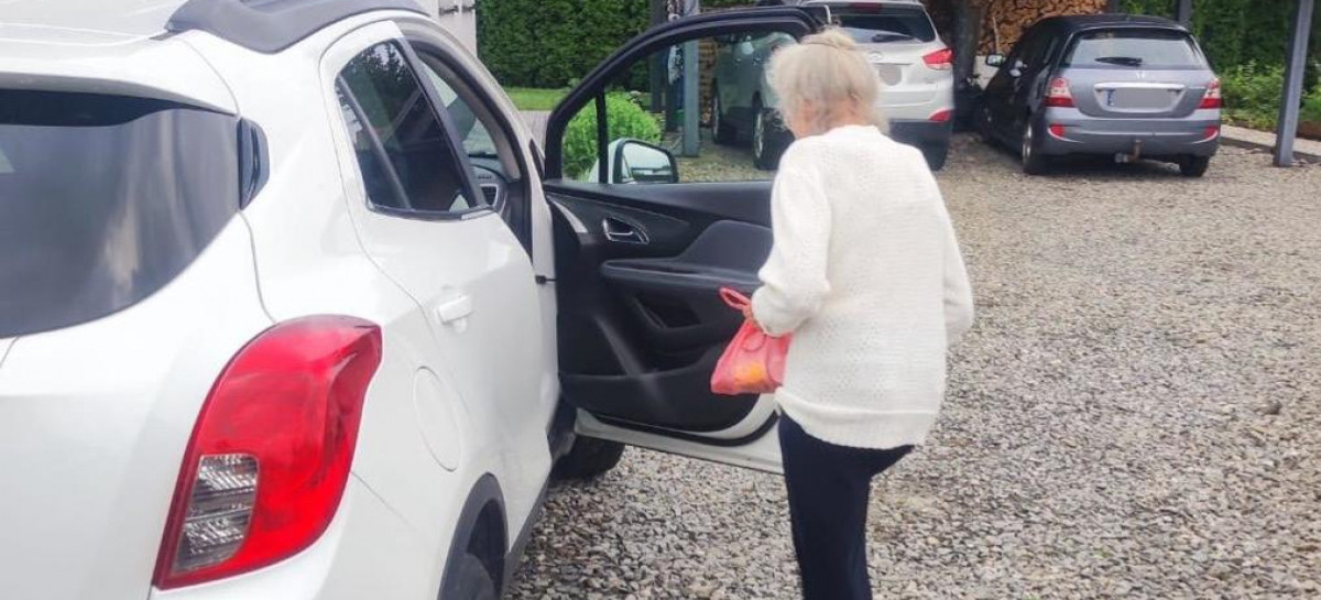 Szybka reakcja brzozowskich policjantów uratowała starszą kobietę