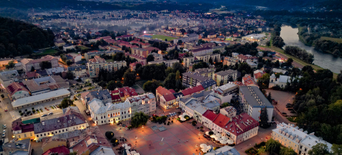 Nadzwyczajna sesja Rady Miasta Sanoka. Burmistrz wnioskuje o zmiany w budżecie i obligacjach