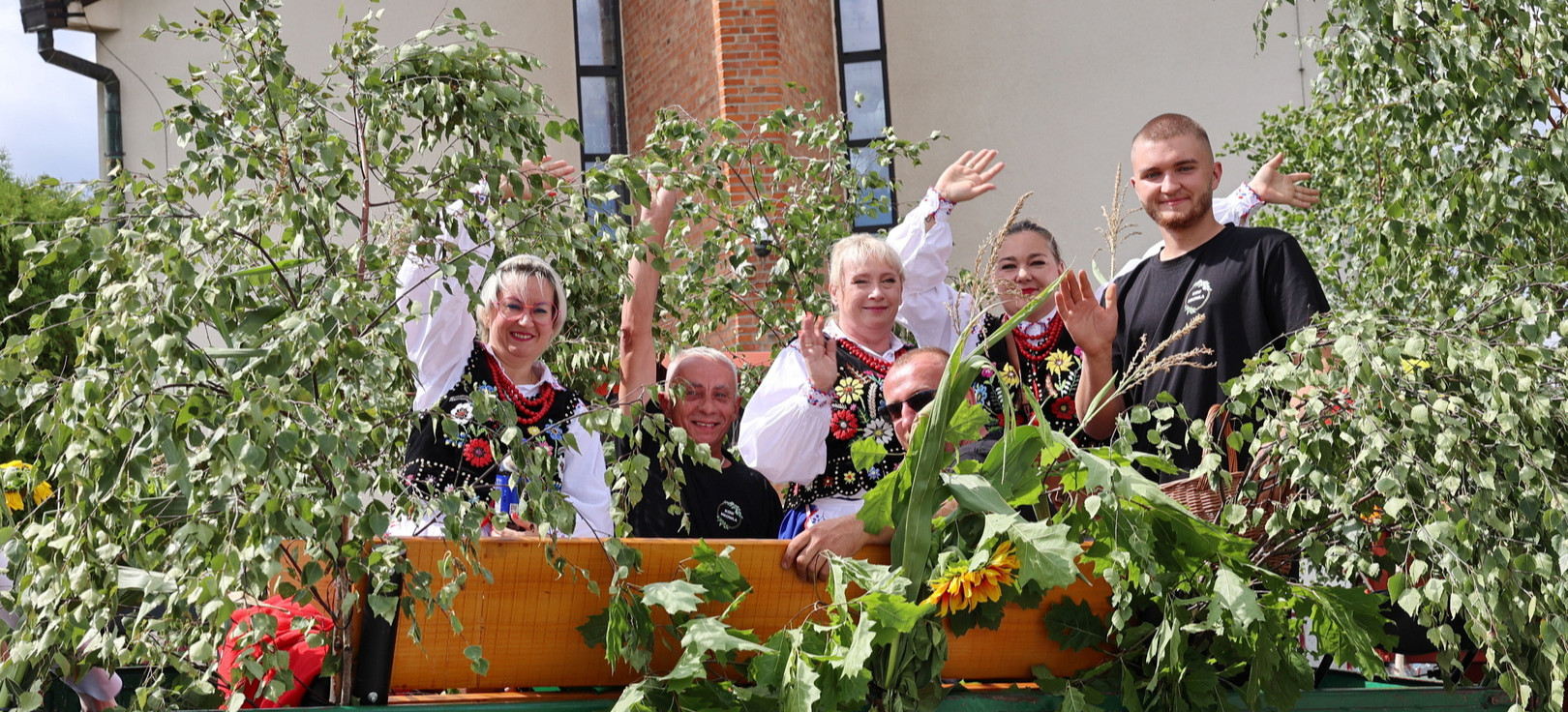 Tegoroczne dożynki. Był chleb, wieńce i wspólne świętowanie [ZDJĘCIA]