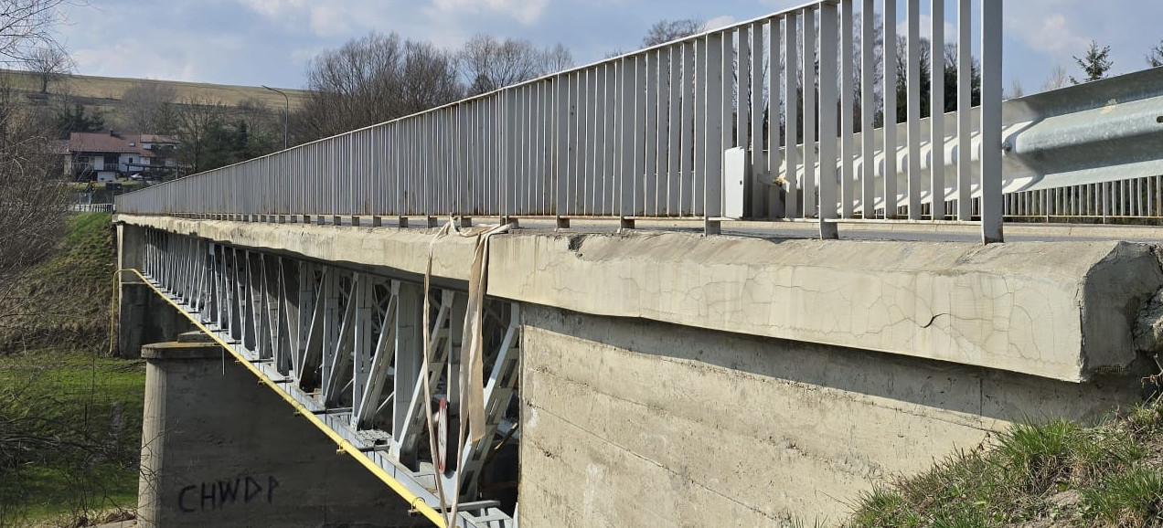 Ponad 16 milionów złotych na nowy most w Kątach. PZDW podpisał umowę z wykonawcą