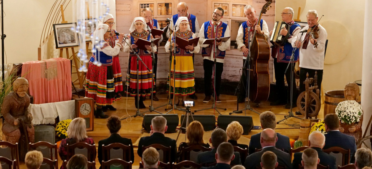GMINA SANOK: Tradycja, muzyka i smaki. XXI Biesiada „Z Ludowego Kufra” [ZDJĘCIA]