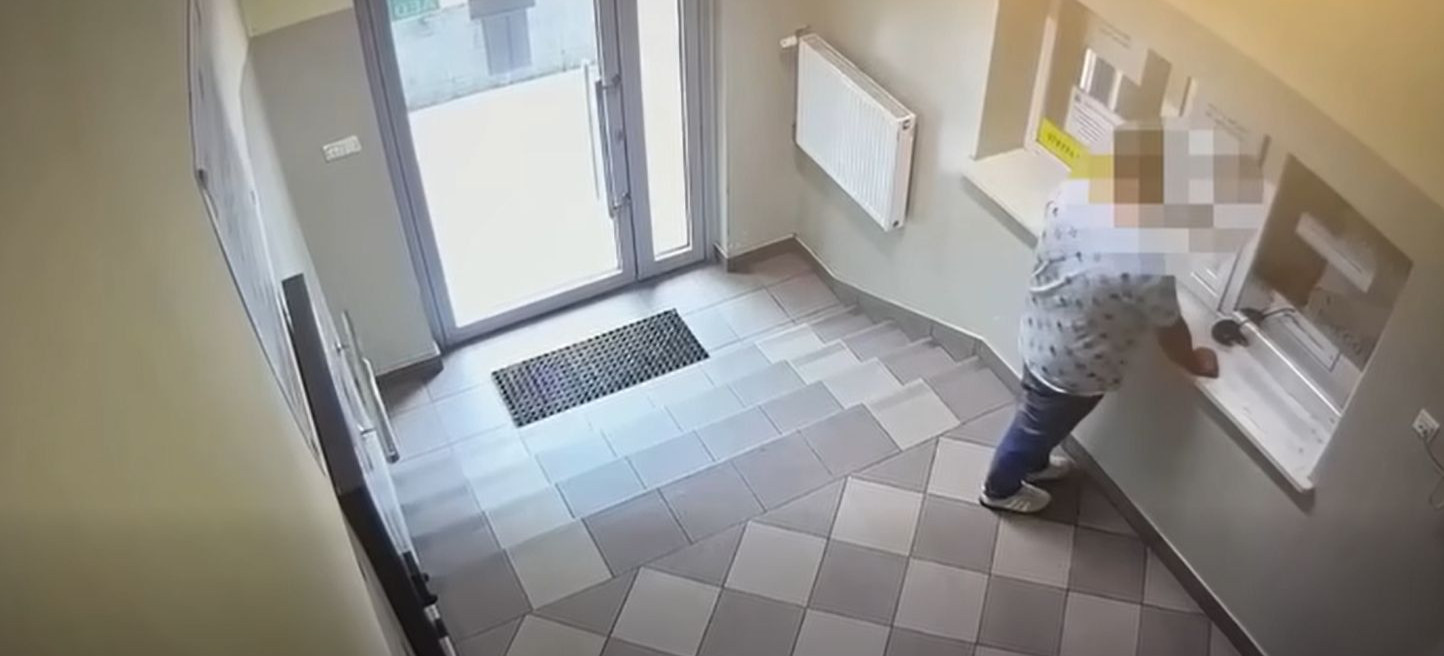 Przyjechał pijany… prosto na komendę Policji. Miał ponad 2 promile! [VIDEO]