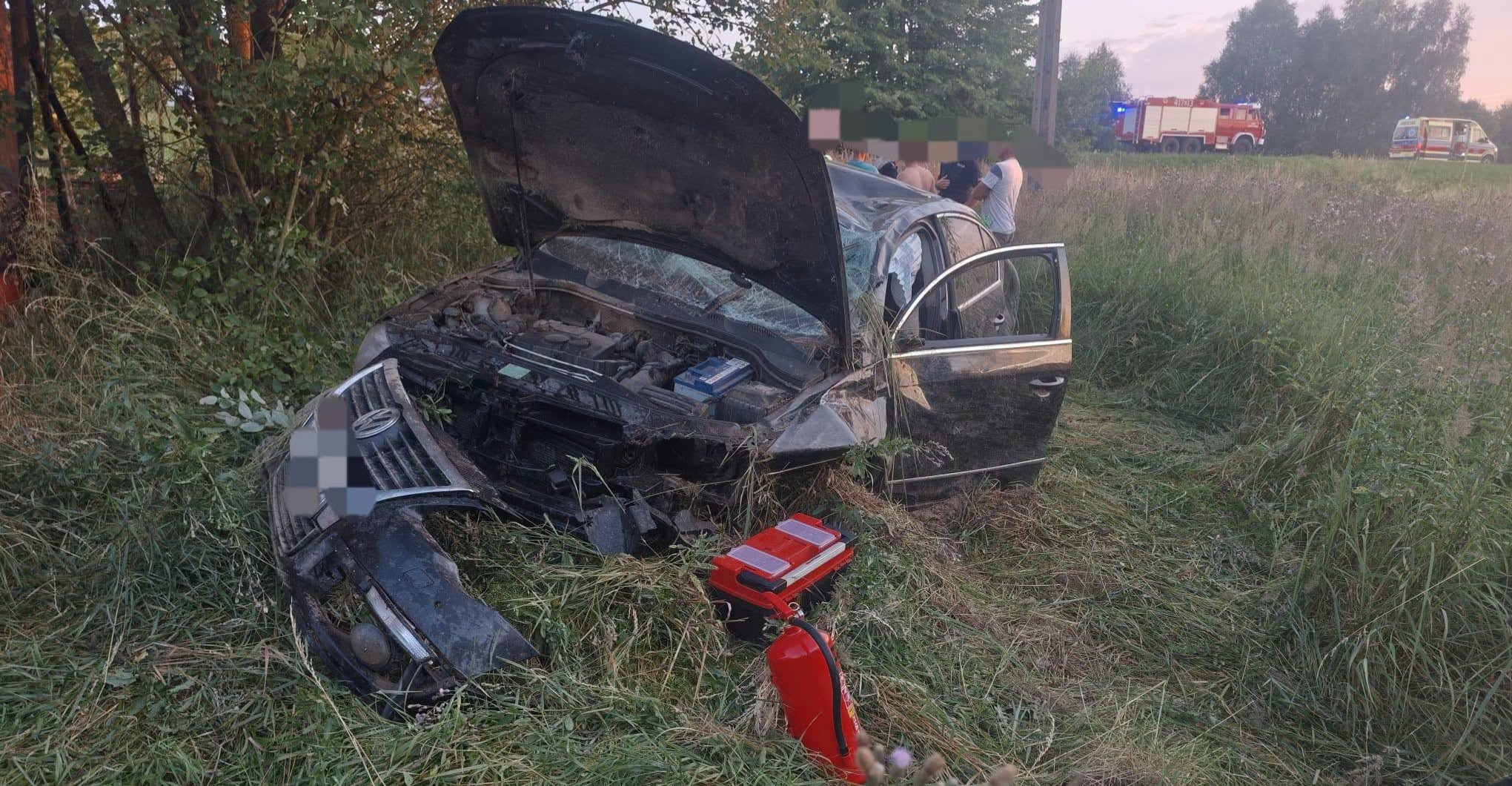 Groźne dachowanie samochodu w Golcowej. Jedna osoba poszkodowana [ZDJĘCIA]