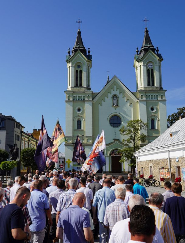 Męski Różaniec ponownie przeszedł ulicami Sanoka [VIDEO, ZDJĘCIA]