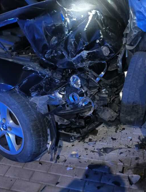 PODKARPACIE. Stracił panowanie nad BMW i rozbił trzy auta. 27-latek groził mundurowym!